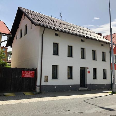 Chata Obzor Zelezna Ruda Luaran gambar